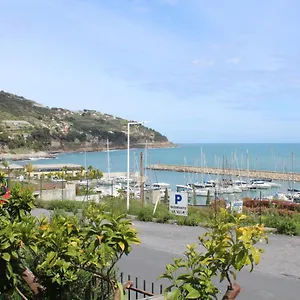 froggy-house.hotelitalianriviera.com/